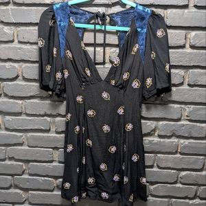 Free People floral short sleeve open back mini dress size 0